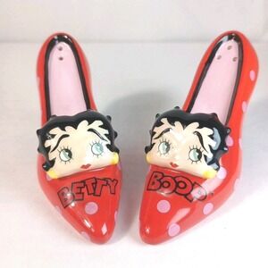 Betty Boop‎ Ceramic Salt Pepper Shakers Pink Polka Dots on Red Pumps